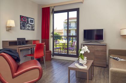 Le séjour avec balcon - Appartement supérieur avec balcon 4 personnes