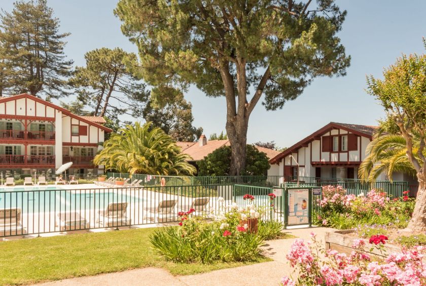 Piscine et jardin