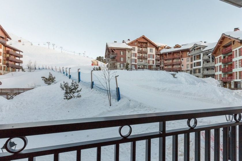 La Résidence Premium Le Village vue depuis un balcon du bâtiment Le Prince des Cimes