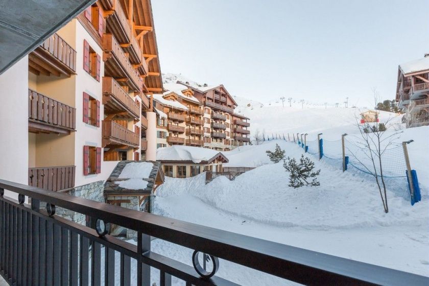 La Résidence Premium Le Village vue depuis un balcon du bâtiment Le Prince des Cimes