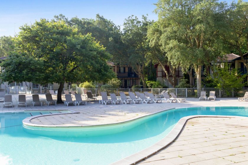 Une piscine extérieure du Village Pierre & Vacances Moliets