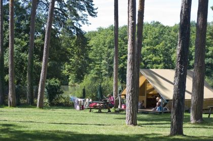 Les hébergements insolites et écologiques d'Huttopia Rambouillet en famille