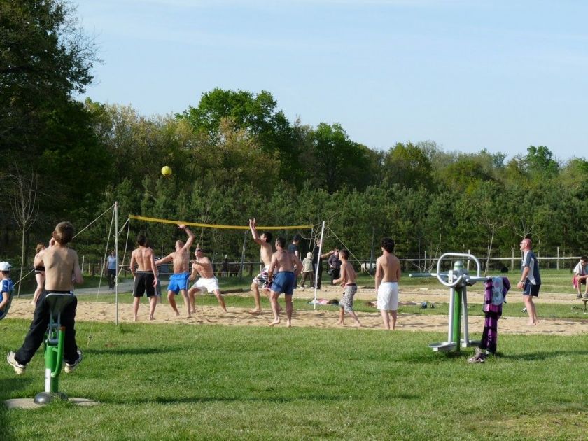 Le terrain de beach volley du Domaine