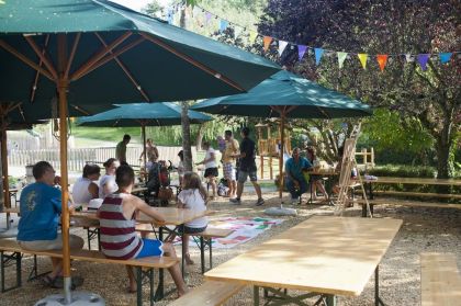 La terrasse du bar promet de belles journées et soirées d'été